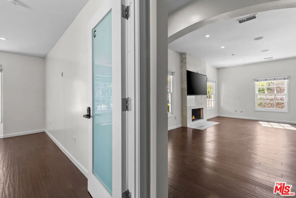 191 S Gardner Street, Los Angeles, California 90036 home-pic-13